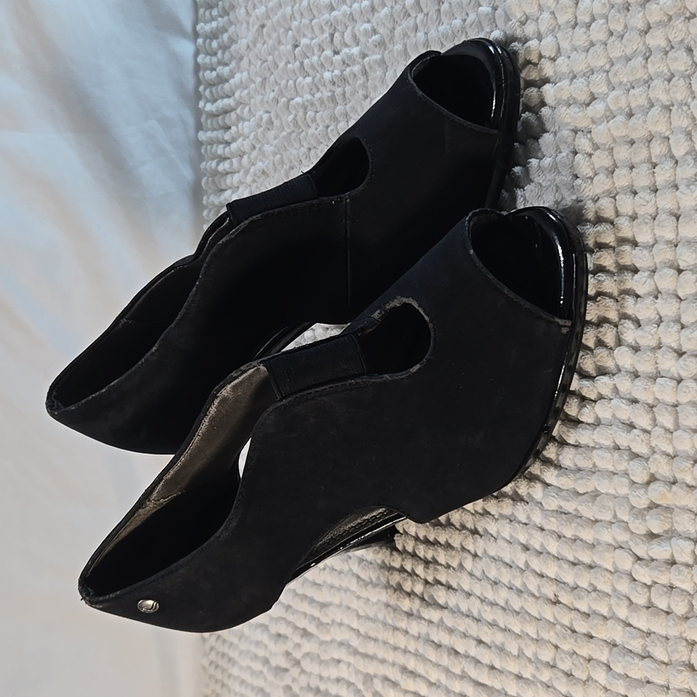 Life Stride Victoria Faux Suede Black Heels Size 7.5